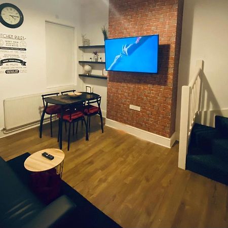 Large 4 Bedroom Home - Coventry City Centre Exterior foto